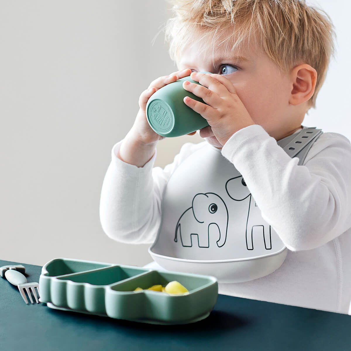 Assiette en silicone stick & stay - croco - vert