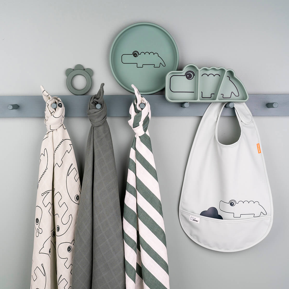 Assiette en silicone stick & stay - croco - vert